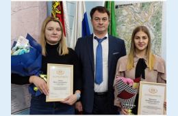 08.12.2023 Глава округа поздравил  Викторию Машкину и ее тренера с наградой   | Администрация муниципального округа город Партизанск Приморского края Официальный сайт