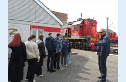 02.05.2024 ПРЕСС - РЕЛИЗ ОБ ЭКСКУРСИИ УЧЕНИКОВ ШКОЛЫ № 6 В ЛОКОМОТИВНОЕ ДЕПО - ПАРТИЗАНСК | Администрация муниципального округа город Партизанск Приморского края Официальный сайт