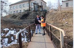 14.03.2024 Опасный мостик обезопасят  | Администрация муниципального округа город Партизанск Приморского края Официальный сайт