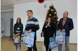 15.12.2023 «Серебряная елка» и подарки – от «Единой России» | Администрация муниципального округа город Партизанск Приморского края Официальный сайт